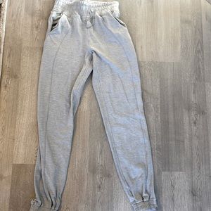 Lululemon joggers with cinch at ankles